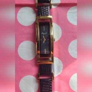 Kenneth Cole Gold and Black 100% Leather Women's Watch ⌚🌴